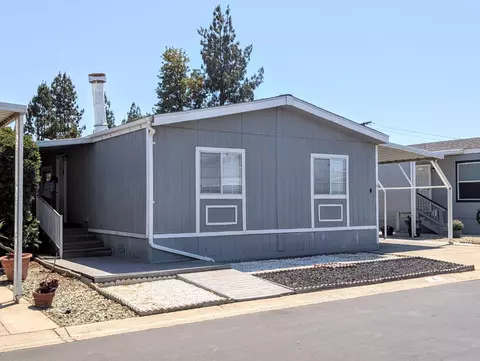 1001 Sylmar Ave #4, Clovis, CA 93612
