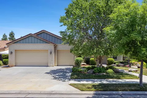 1977 N Dara Ave, Clovis, CA 93619