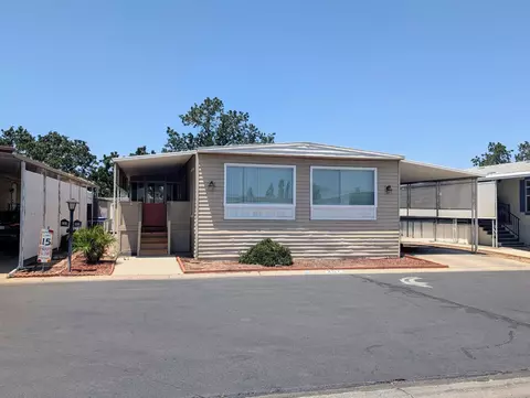 1001 Sylmar Ave #207, Clovis, CA 93612