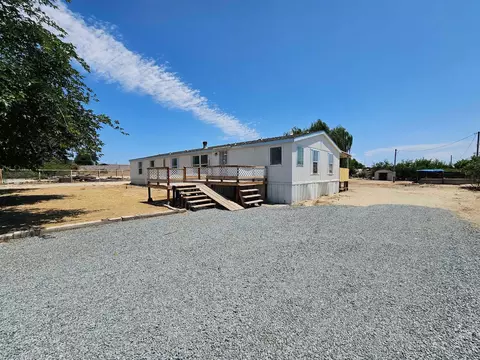 15716 S Hughes, Caruthers, CA 93609