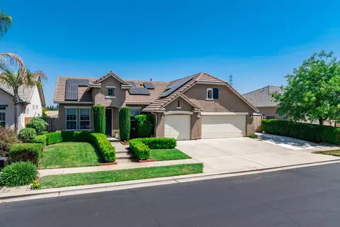2721 Stuart Ave, Clovis, CA 93611