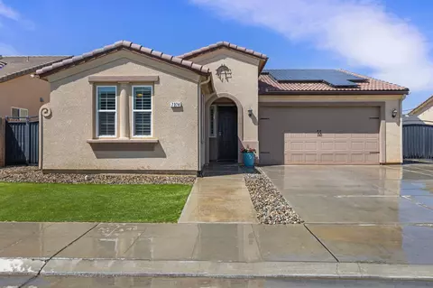 7374 E Flint Way, Fresno, CA 93737
