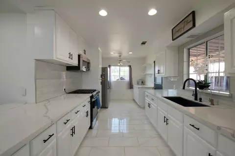 168 E Stuart Ave, Fresno, CA 93710