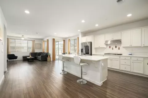 952 Howard St, Kingsburg, CA 93631