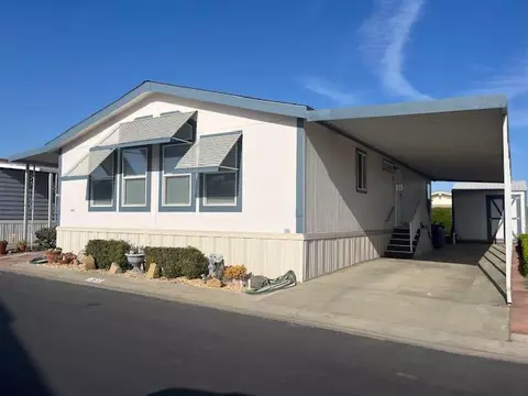 1001 Sylmar Ave #164, Clovis, CA 93612