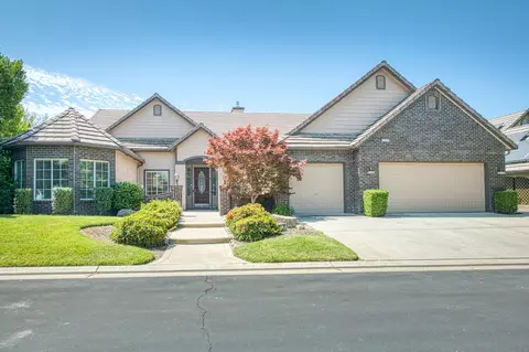 1251 E Rosemont Ln, Fresno, CA 93730