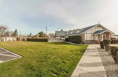 1551 6th Avenue Dr #49, Kingsburg, CA 93631