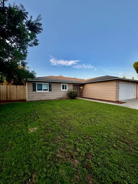 4468 W San Jose Ave, Fresno, CA 93722