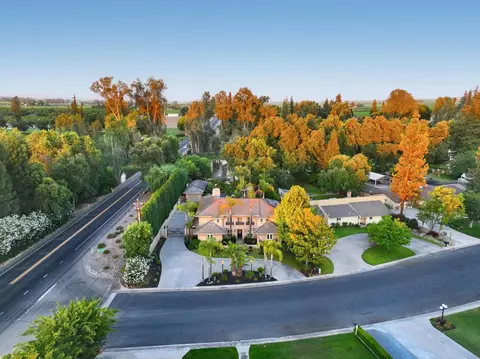 39990 Kings River Dr, Kingsburg, CA 93631