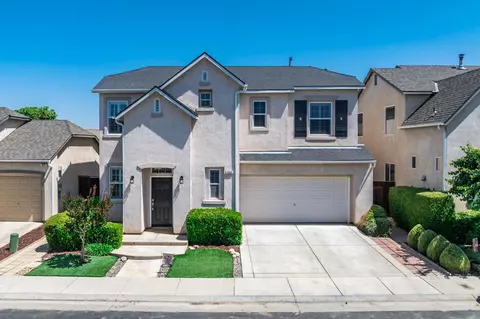 633 W Edinburgh Ln, Clovis, CA 93619