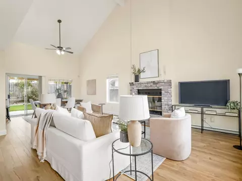 1523 E Pryor Dr, Fresno, CA 93720