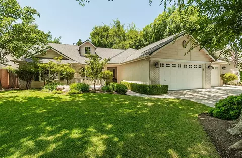 736 N Dartmouth Ave, Clovis, CA 93611