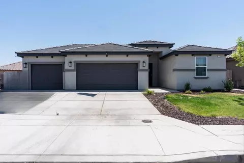 1160 Summit Ct, Madera, CA 93638