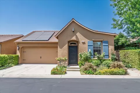 3675 Trenton Ln, Clovis, CA 93619