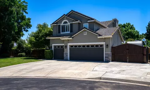 1075 N Jasmine Ave, Clovis, CA 93611