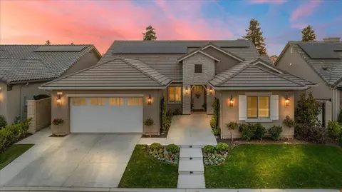 11753 N Turf Dr, Fresno, CA 93730