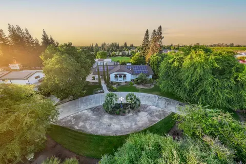 3560 Avenue 400, Kingsburg, CA 93631