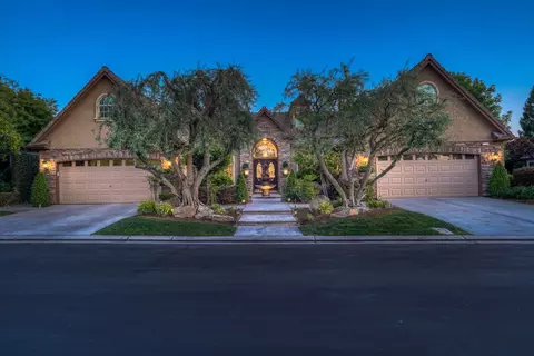 1223 E Rosemont Ln, Fresno, CA 93730