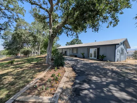 33380 Buttercup Ln, Yokuts Valley, CA 93675