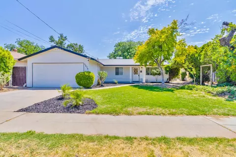 3678 N 7th St, Fresno, CA 93726