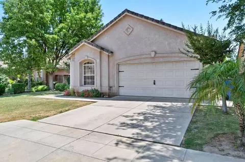 2841 E Brandon Ln, Fresno, CA 93720