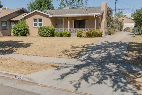 1702 N Adoline Ave, Fresno, CA 93705