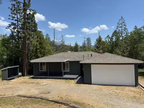 39427 Manzanita Dr, Oakhurst, CA 93644