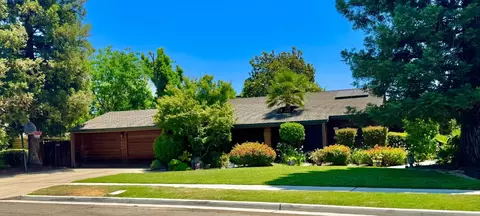 8866 N Ione Ave, Fresno, CA 93720