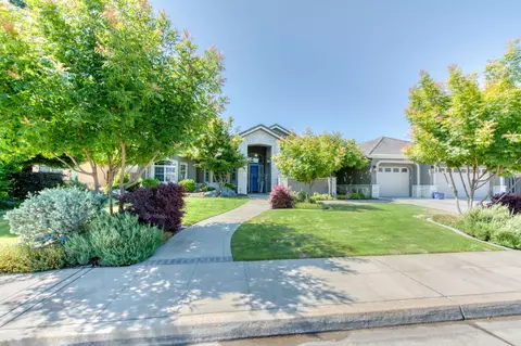2770 Norwich Ave, Clovis, CA 93611
