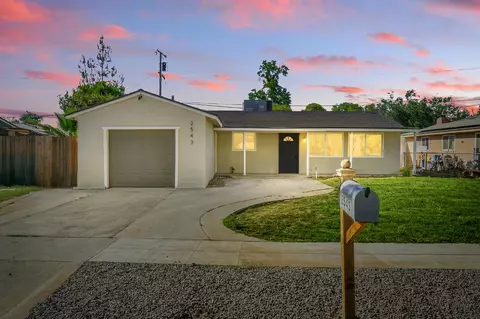 2543 E Ashcroft Ave, Fresno, CA 93726