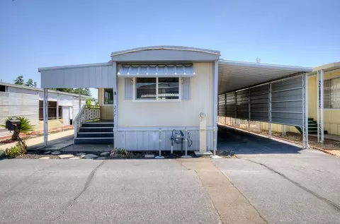 1724 Minnewawa Ave #227, Clovis, CA 93612
