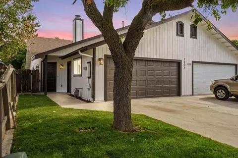 1406 Harris Ct, Fowler, CA 93625
