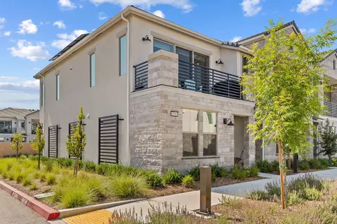 10981 N Honeysuckle Dr, Fresno, CA 93730