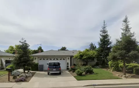 1698 Bellaire Ave, Clovis, CA 93611