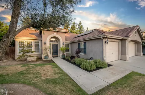 10485 N Sinclair Cir, Fresno, CA 93730