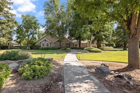 8741 E Los Altos Ave, Clovis, CA 93619