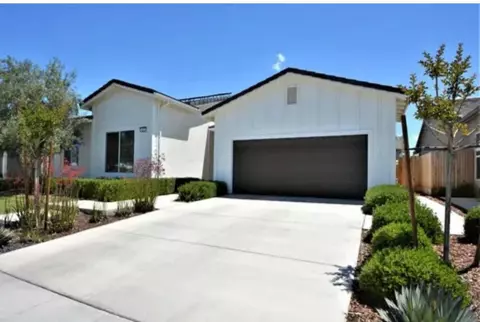 611 Sunset Dr S, Madera, CA 93636 photo 1