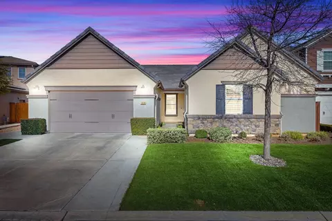 1879 N Whitehorse Ln, Clovis, CA 93619