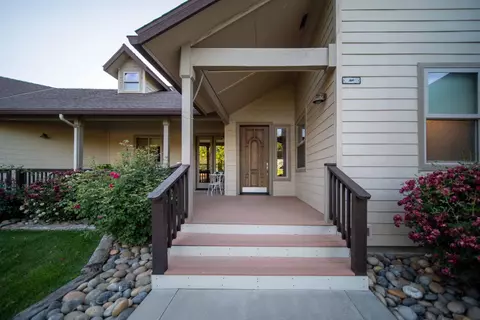26027 Auberry Rd, Clovis, CA 93619