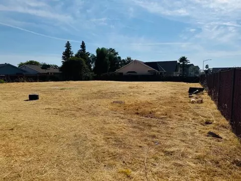 4569 W Michigan Ave, Fresno, CA 93722
