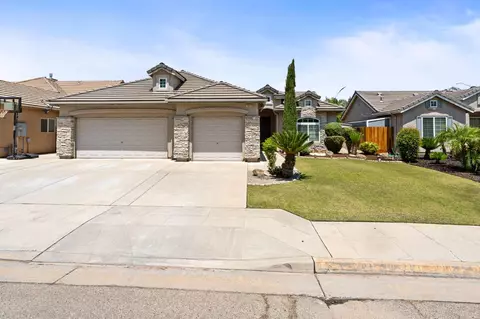 10643 N Tea Party Ln, Fresno, CA 93730