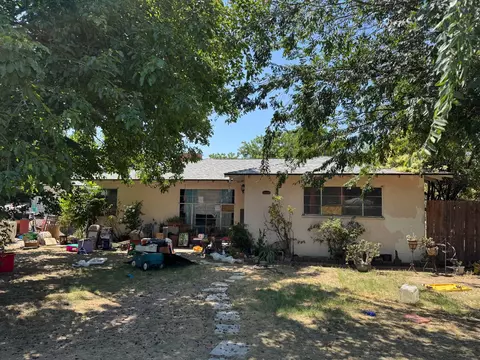 5466 E Lansing Way, Fresno, CA 93727