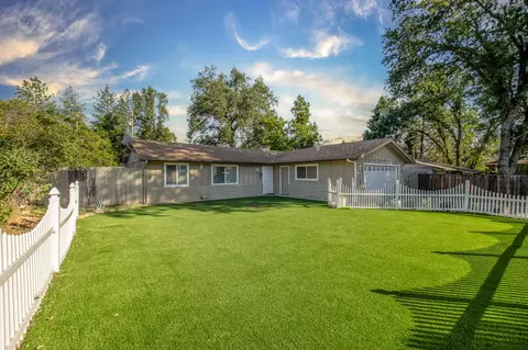 40938 Griffin Dr, Oakhurst, CA 93644