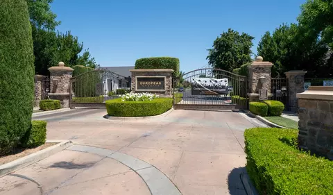 1654 N Dublin Ln, Clovis, CA 93619