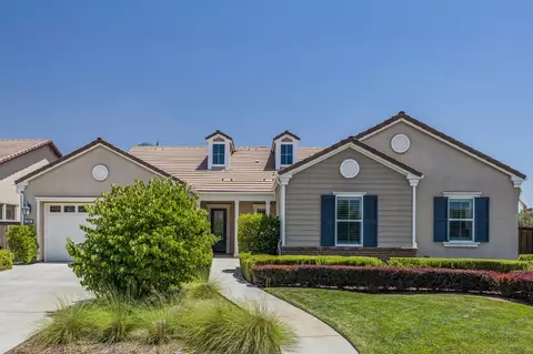 306 Pinnacle Dr W, Madera, CA 93636