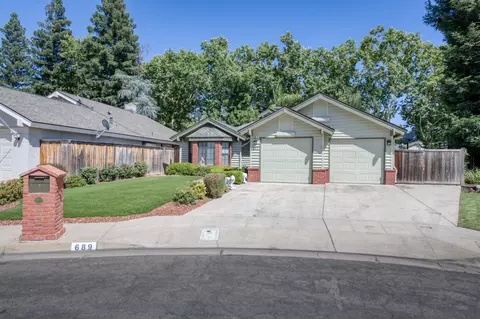 689 E Pintail Cir, Fresno, CA 93730