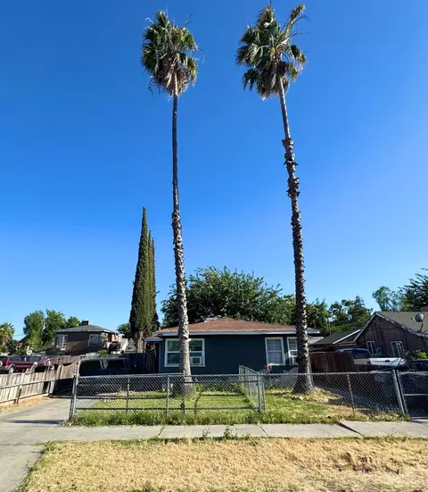 1608 E Yale Ave, Fresno, CA 93704
