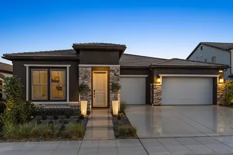 1136 Sophie Dr W, Madera, CA 93636