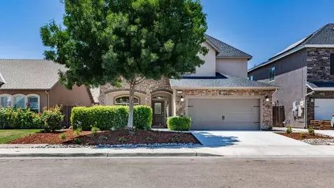 2166 Junipero Ave, Clovis, CA 93619