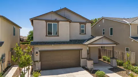 834 Amanecer Ave, Clovis, CA 93619